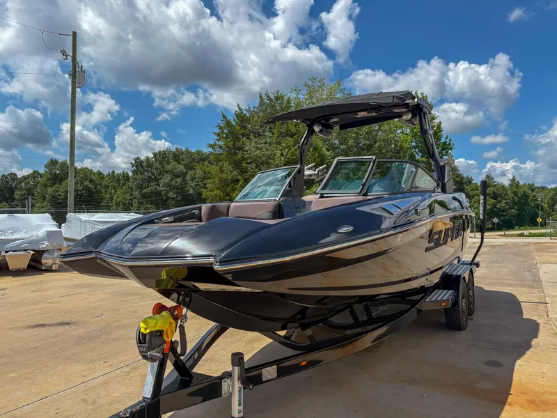 Slide: The Image of 2018 Supra SE 450 boat on trailer under a blue sky. - 5