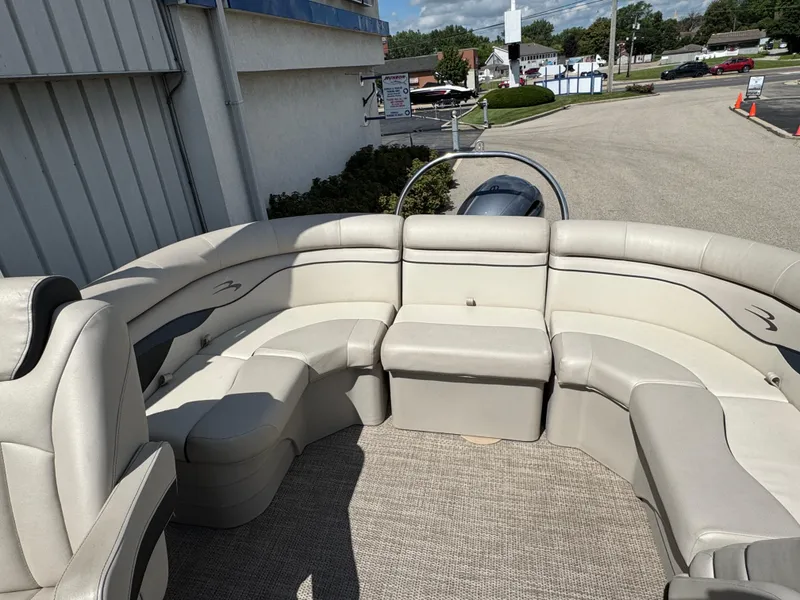 Slide: The Image of 2019 Bennington SX 21 SSRCX pontoon boat with spacious seating and modern design. - 23