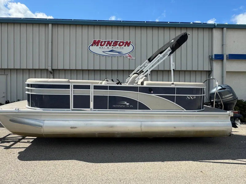Slide: The Image of 2019 Bennington SX 21 SSRCX pontoon boat parked at Munson Ski & Marine. - 3