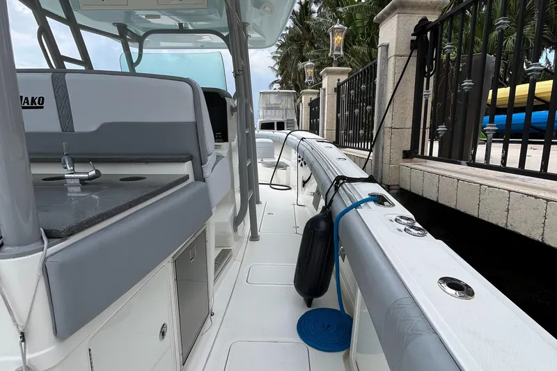 Slide: The Image of Mako 414 CC Bluewater Family Edition 2017 - 110