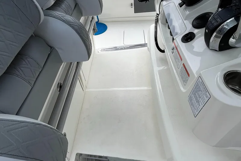 Slide: The Image of Mako 414 CC Bluewater Family Edition 2017 - 115