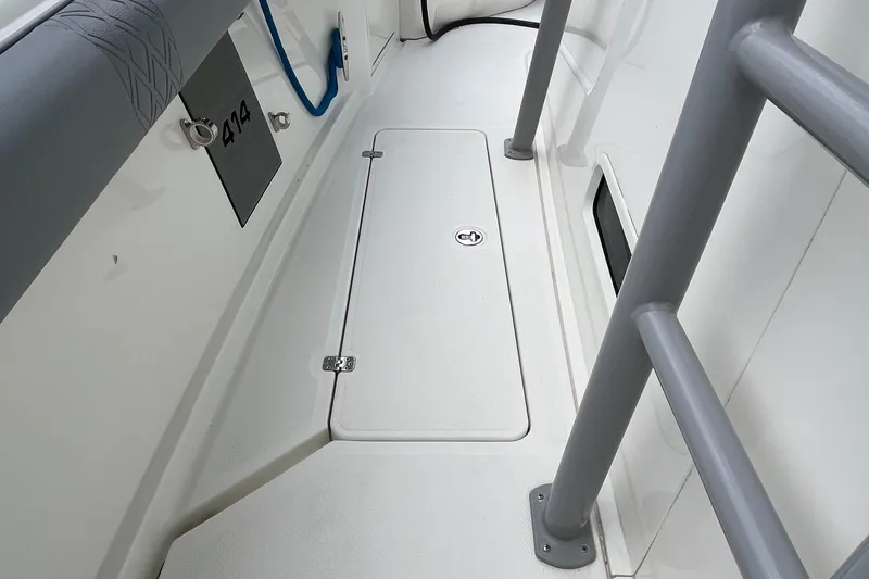 Slide: The Image of Mako 414 CC Bluewater Family Edition 2017 - 124