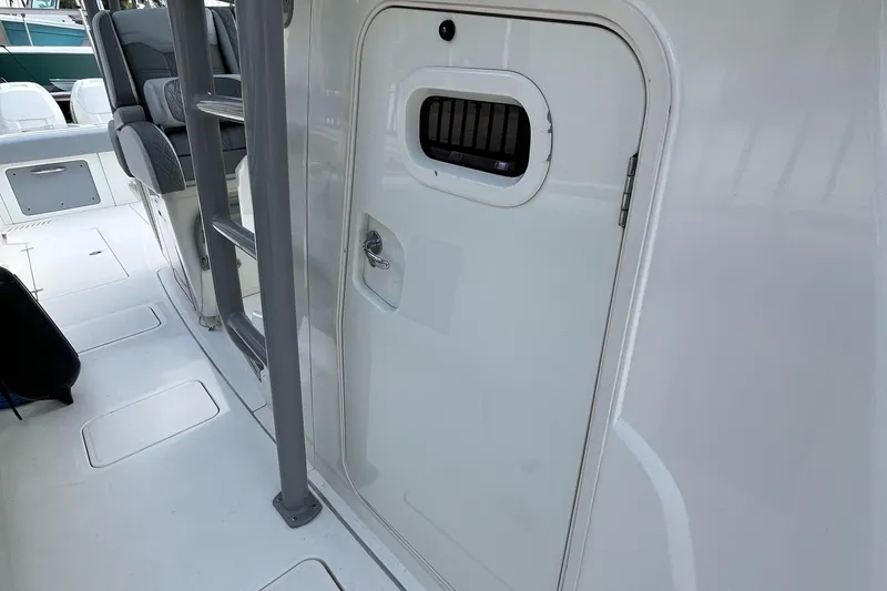 Slide: The Image of Mako 414 CC Bluewater Family Edition 2017 - 140