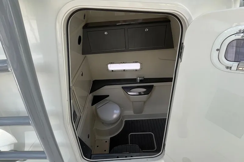 Slide: The Image of Mako 414 CC Bluewater Family Edition 2017 - 144