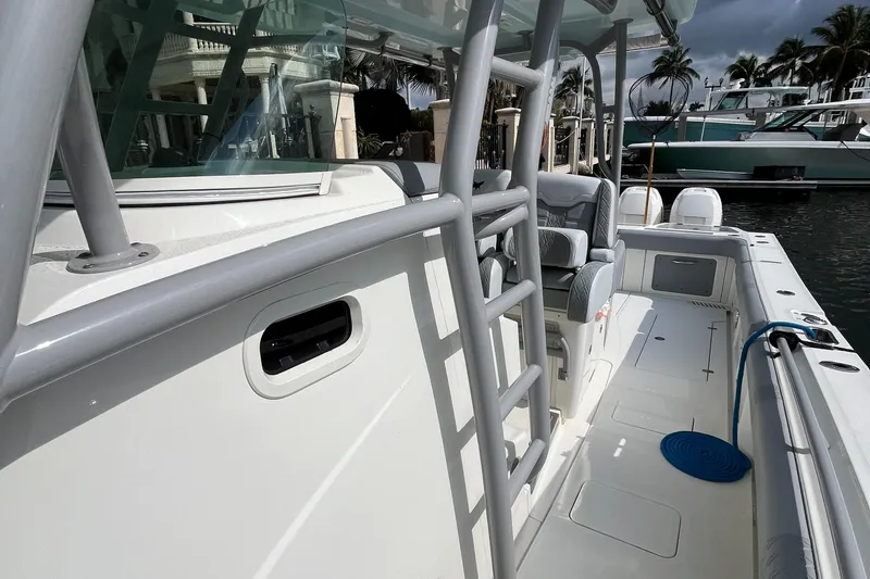 Slide: The Image of Mako 414 CC Bluewater Family Edition 2017 - 147