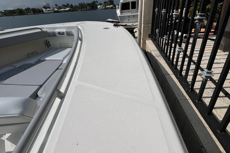 Slide: The Image of Mako 414 CC Bluewater Family Edition 2017 - 150