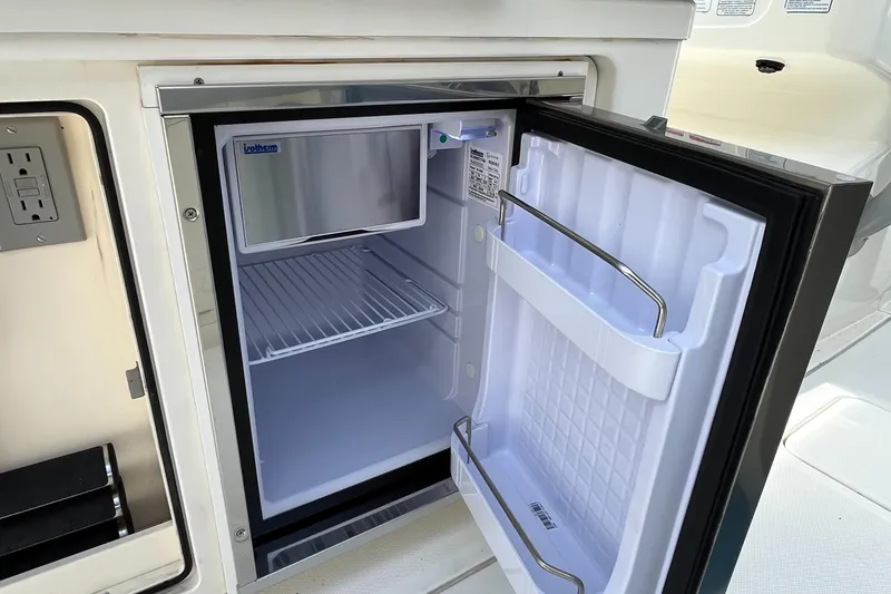 Slide: The Image of Mako 414 CC Bluewater Family Edition 2017 - 160