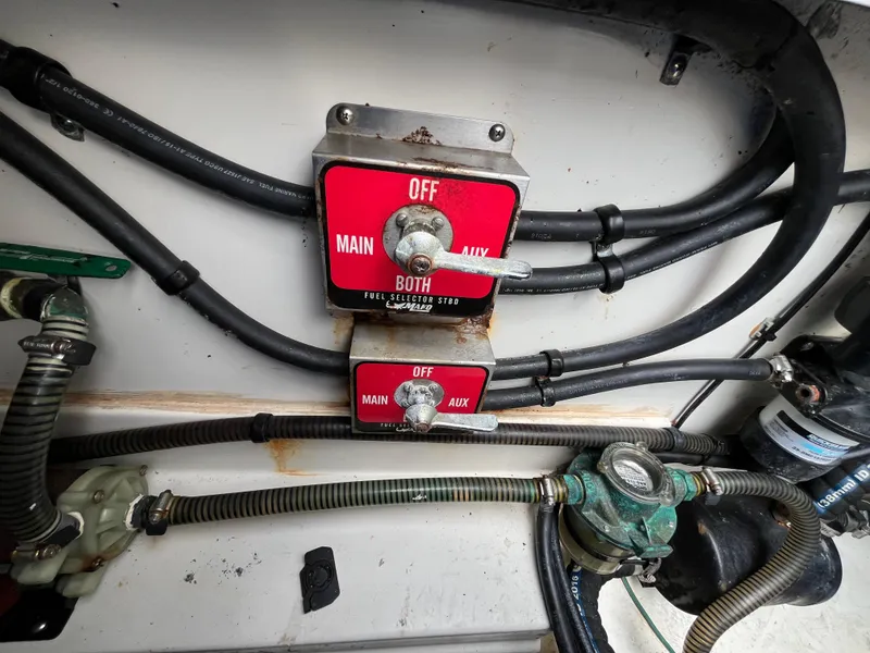 Slide: The Image of Fuel selector switch on 2017 Mako 414 CC Bluewater Family Edition boat. - 24