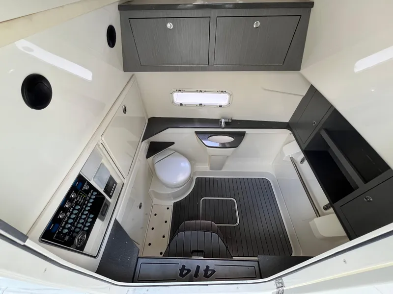 Slide: The Image of Mako 414 CC Bluewater Family Edition 2017 - 70