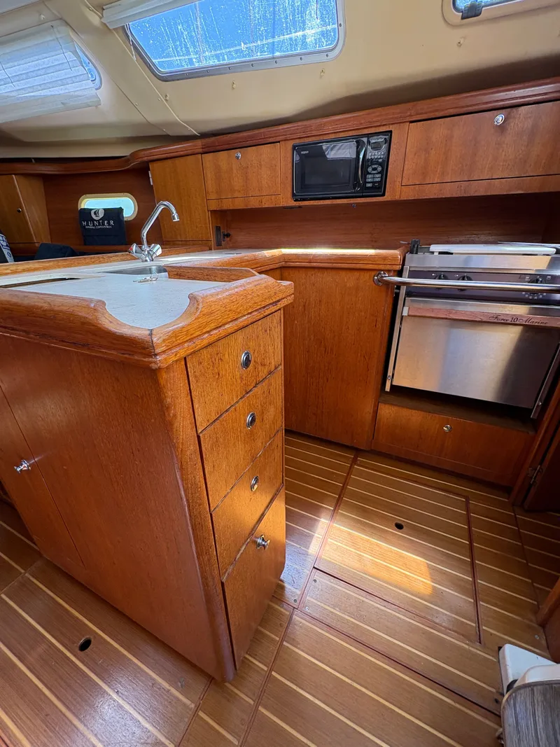 Slide: The Image of Hunter 356 2002 - 27