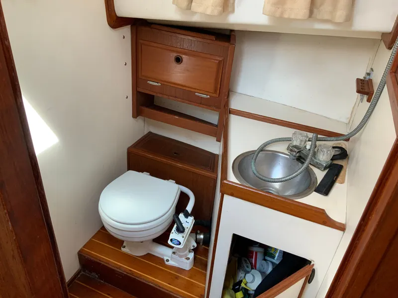 Slide: The Image of Cape Dory 28 Fly 1987 - 48