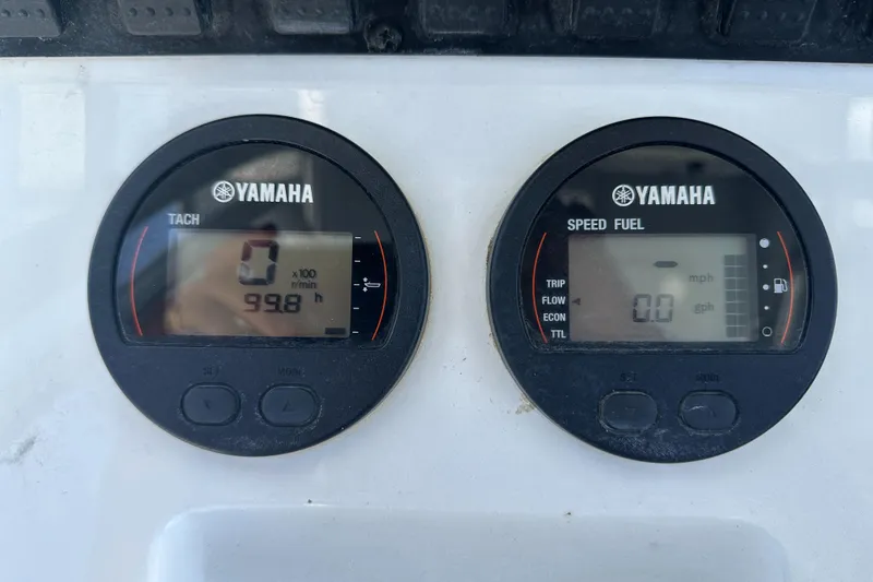 Slide: The Image of Yamaha tachometer and speed fuel gauges on 2019 Sea Hunt Ultra 225 boat dashboard. - 15