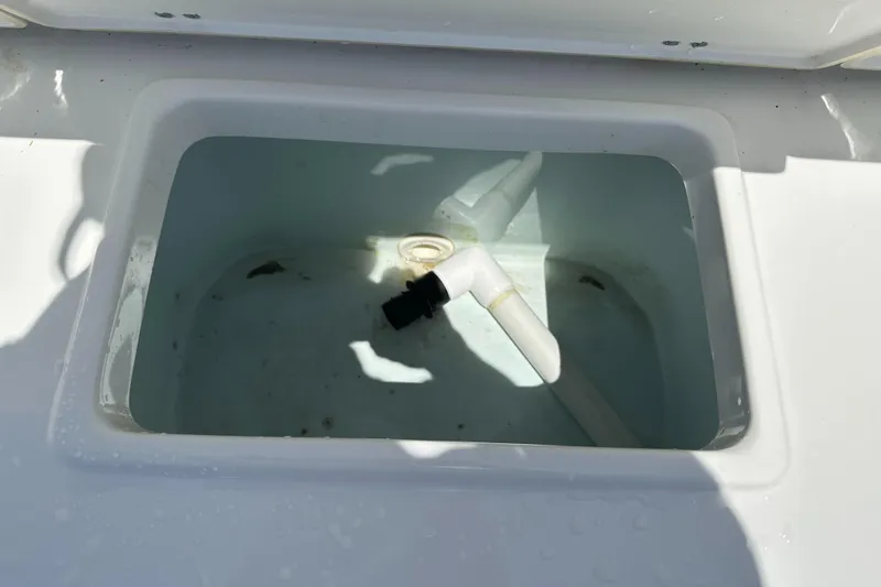 Slide: The Image of Livewell compartment in a 2019 Sea Hunt Ultra 225 boat. - 29