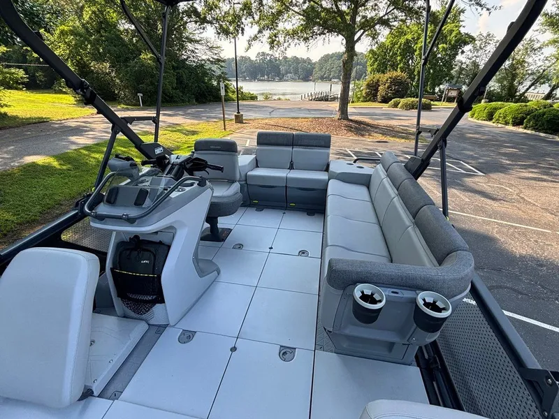 Slide: The Image of Sea-Doo Switch Sport 18 2022 - 11