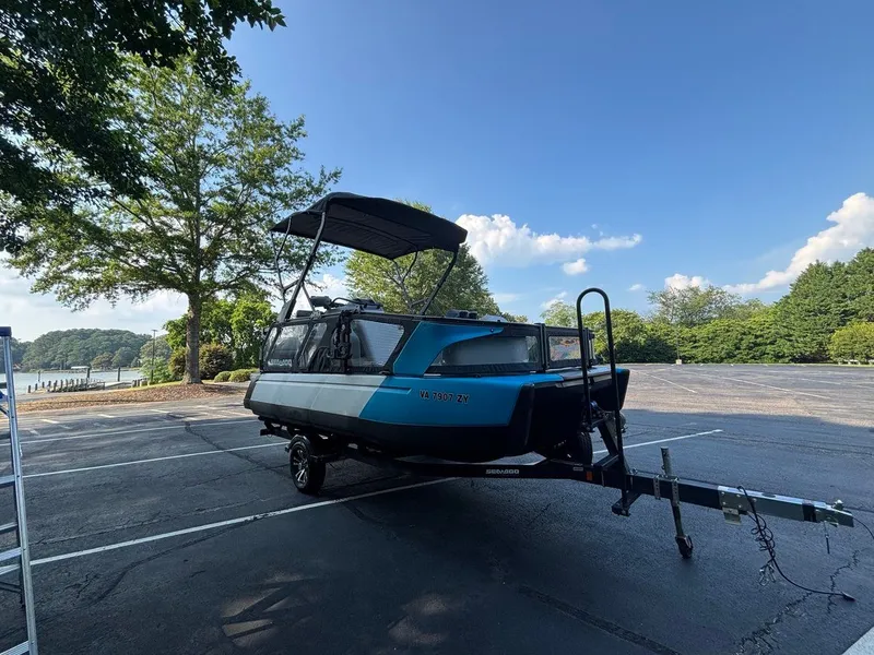 Slide: The Image of Sea-Doo Switch Sport 18 2022 - 22