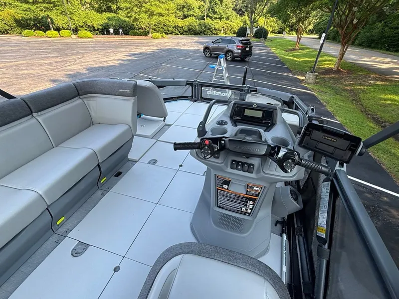 Slide: The Image of Sea-Doo Switch Sport 18 2022 - 30