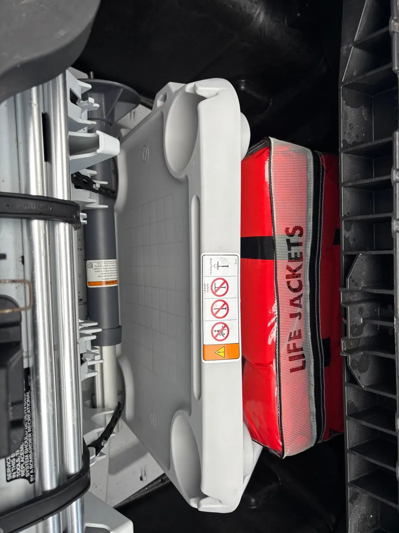 Slide: The Image of Sea-Doo Switch Sport 18 2022 - 32