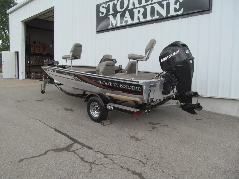 Slide: The Image of 1999 Tracker PRO TEAM 175 SE boat with Mercury engine outside marine store. - 3