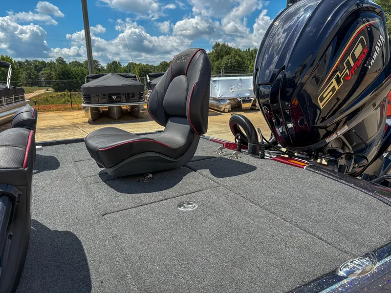 Slide: The Image of 2023 Skeeter FXR 21 Limited boat with Yamaha SHO VMAX engine, featuring a sleek seat design. - 6