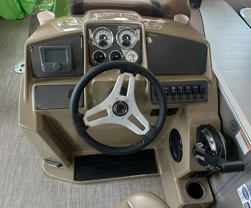 Slide: The Image of Steering console of Starcraft EX 22 R boat, model year 2026. - 10