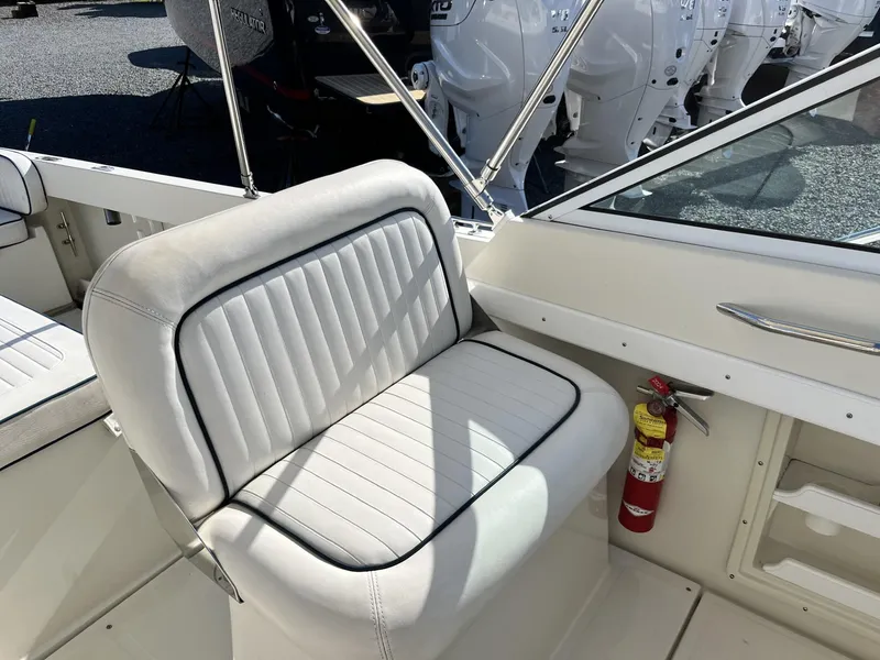 Slide: The Image of White seat on 2001 Limestone 24' Express Cruiser with fire extinguisher nearby. - 13