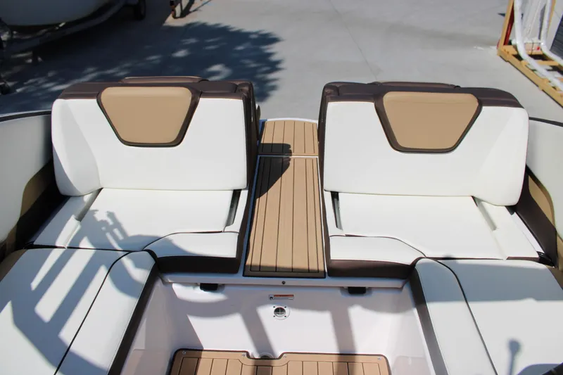 Slide: The Image of 2022 Yamaha Boats 252S interior seating with tan and white upholstery. - 21