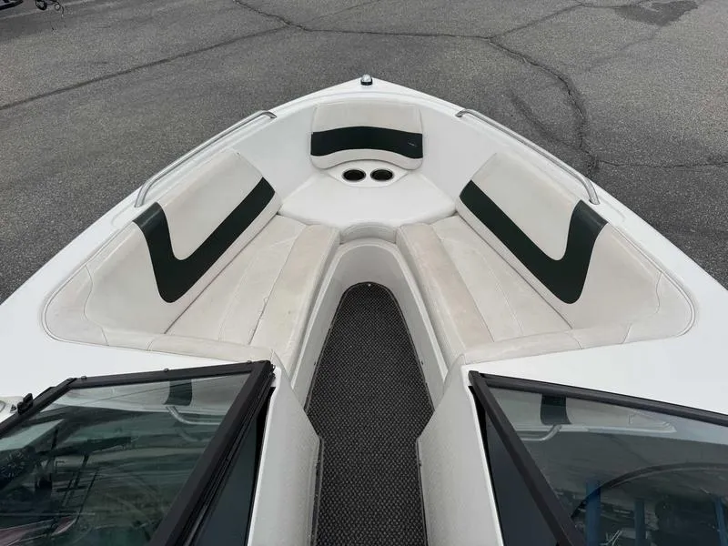Slide: The Image of 1999 MasterCraft Powerstar 200 boat interior with white and black seating. - 11