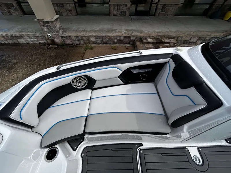 Slide: The Image of Yamaha 212X 2017 - 16