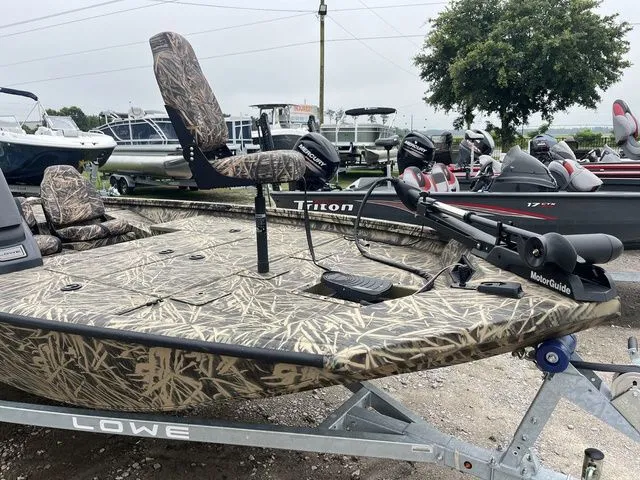Slide: The Image of 2024 Lowe Stinger 175C fishing boat with camo seats and MotorGuide trolling motor. - 8