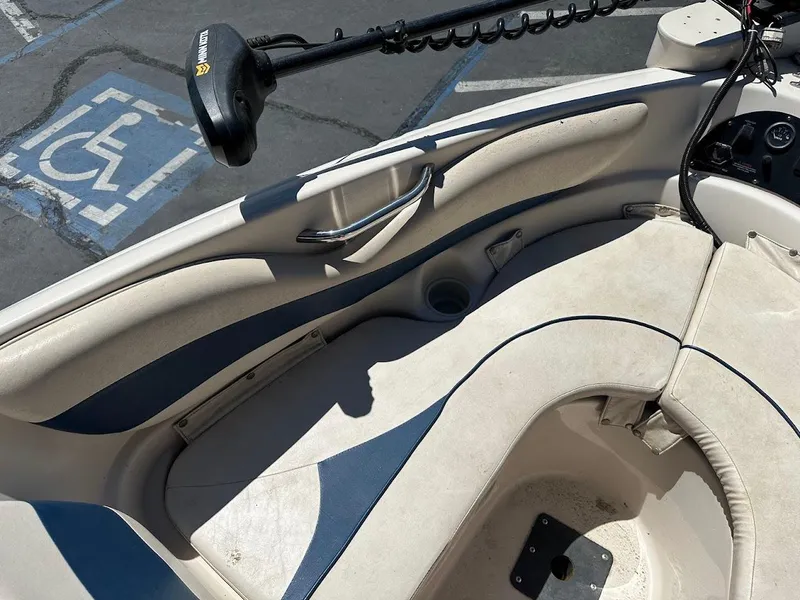 Slide: The Image of Interior of a 2001 Larson SEi 190 boat with seating and control panel. - 30