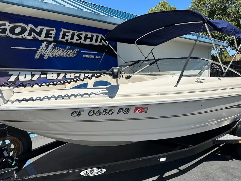 Slide: The Image of 2001 Larson SEi 190 boat with canopy, displayed at Gone Fishing Marine. - 6