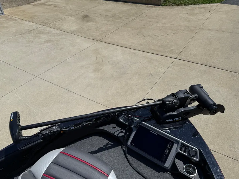 Slide: The Image of 2022 Ranger 1880MS boat with Minn Kota trolling motor and navigation system. - 10