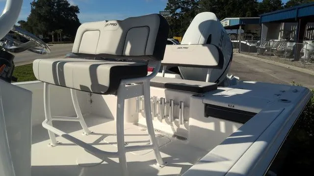 Slide: The Image of Sea Pro 210 Bay 2026 - 9