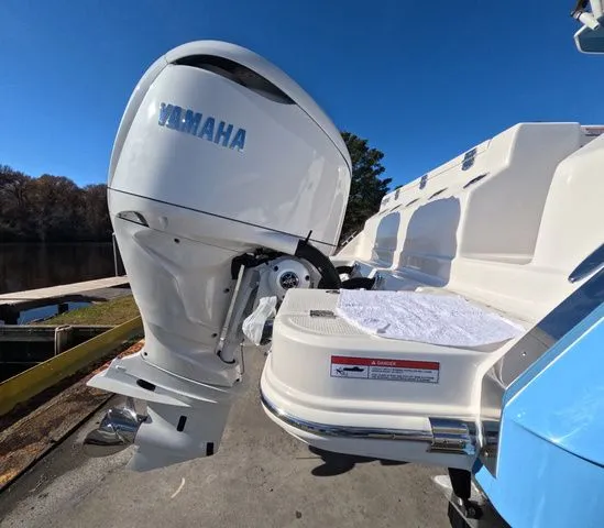 Slide: The Image of Robalo R300 Center Console In Stock 2026 - 12