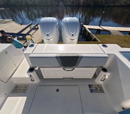 Slide: The Image of Robalo R300 Center Console In Stock 2026 - 14