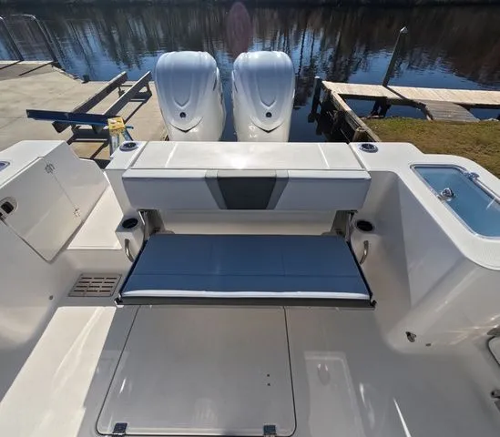 Slide: The Image of Robalo R300 Center Console In Stock 2026 - 15