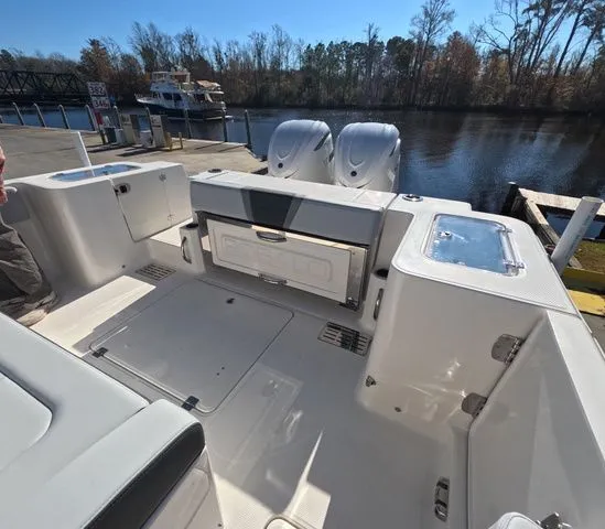 Slide: The Image of Robalo R300 Center Console In Stock 2026 - 24