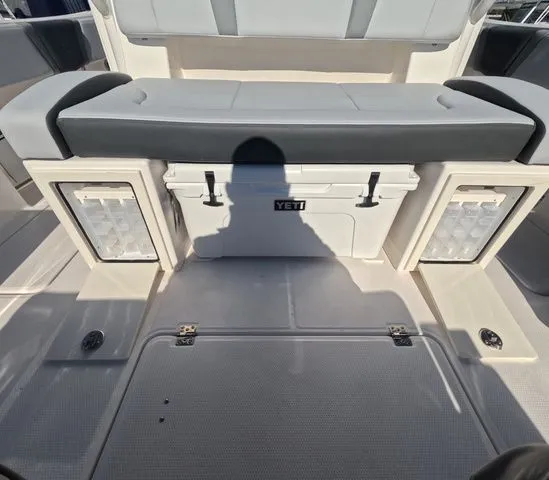 Slide: The Image of Robalo R300 Center Console In Stock 2026 - 31