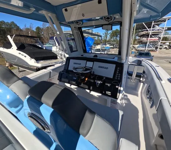 Slide: The Image of Robalo R300 Center Console In Stock 2026 - 37