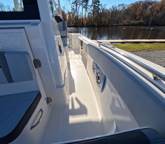 Slide: The Image of Robalo R300 Center Console In Stock 2026 - 44