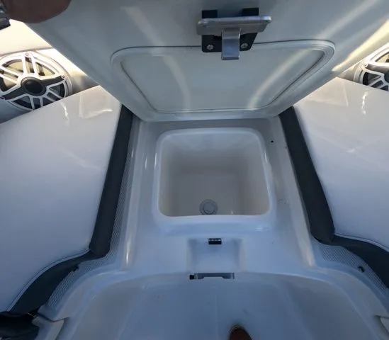 Slide: The Image of Robalo R300 Center Console In Stock 2026 - 51