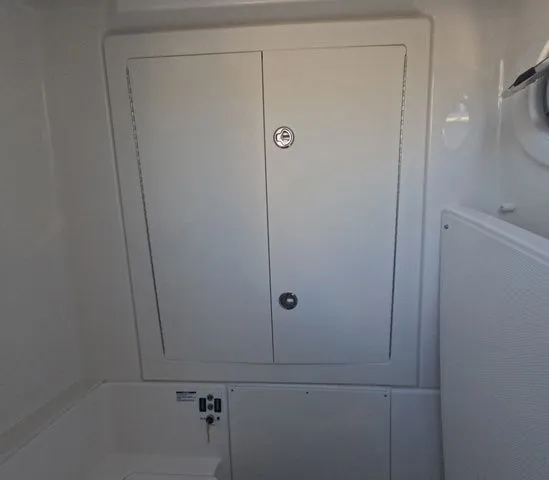 Slide: The Image of Robalo R300 Center Console In Stock 2026 - 59