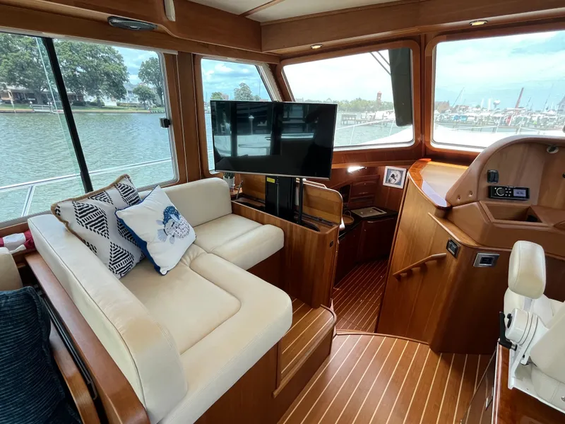 Slide: The Image of 2018 Sabre 48 "Legasea" Companion w/TV - 15