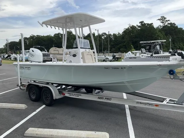 Slide: The Image of Sea Pro 208 DLX 2023 - 16