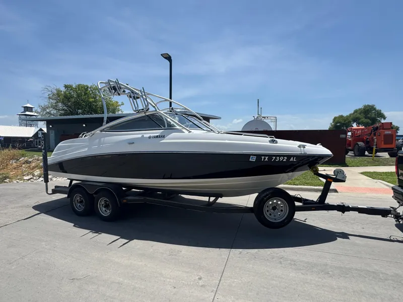 Slide: The Image of 2007 Yamaha AR230 HO boat on trailer, parked outdoors under clear sky. - 7