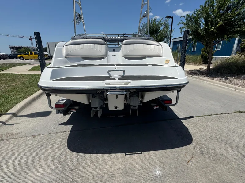 Slide: The Image of 2007 Yamaha Boats AR230 HO on trailer, rear view, parked on concrete driveway. - 9
