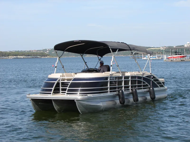 Slide: The Image of 2019 Bennington Q 25 QSBIO pontoon boat on a lake with canopy. - 10