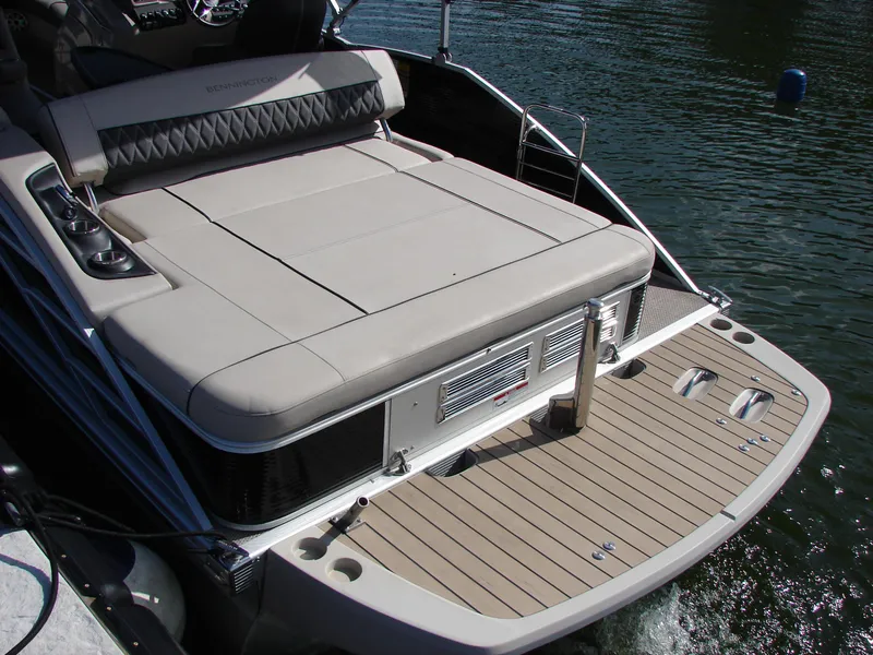 Slide: The Image of 2019 Bennington Q 25 QSBIO boat with spacious rear deck and seating area. - 21