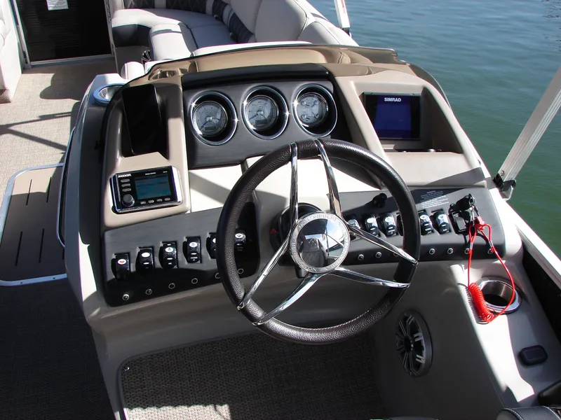 Slide: The Image of 2019 Bennington Q 25 QSBIO boat dashboard with steering wheel and control panel. - 36