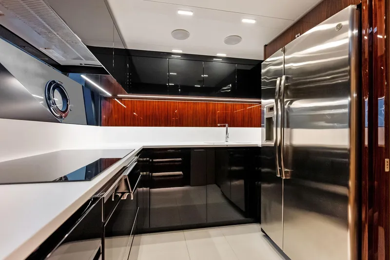 Slide: The Image of Riva 88' Folgore 2021 - 60